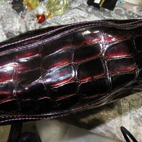 Carpisa Italian vegan leather red burgundy crocodile pattern handbag Stunning - Picture 10 of 13